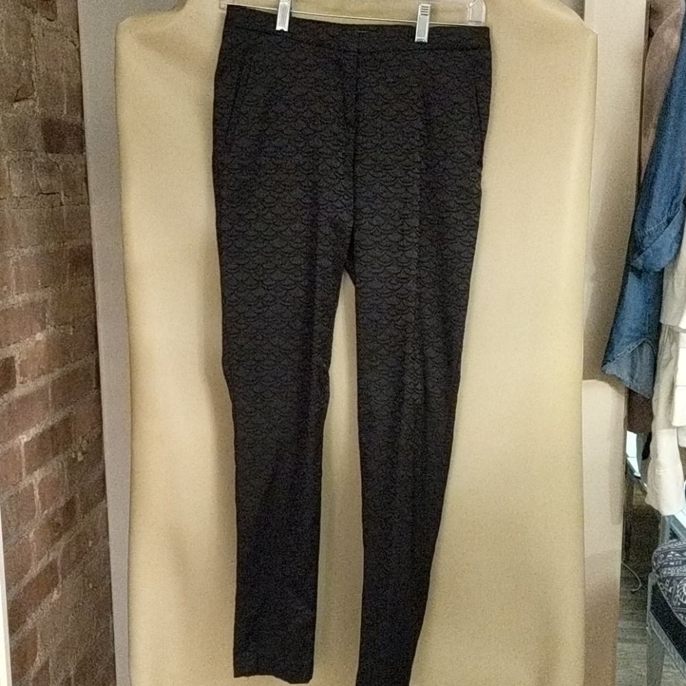 H&M black patterned skinny pants.